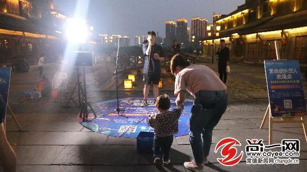 常德街头艺人一曲《像我这样的人》声音堪比原